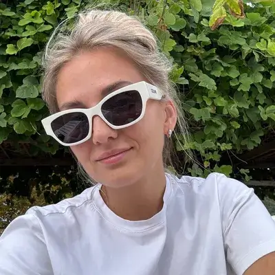 Mia Stone, slot reviewer